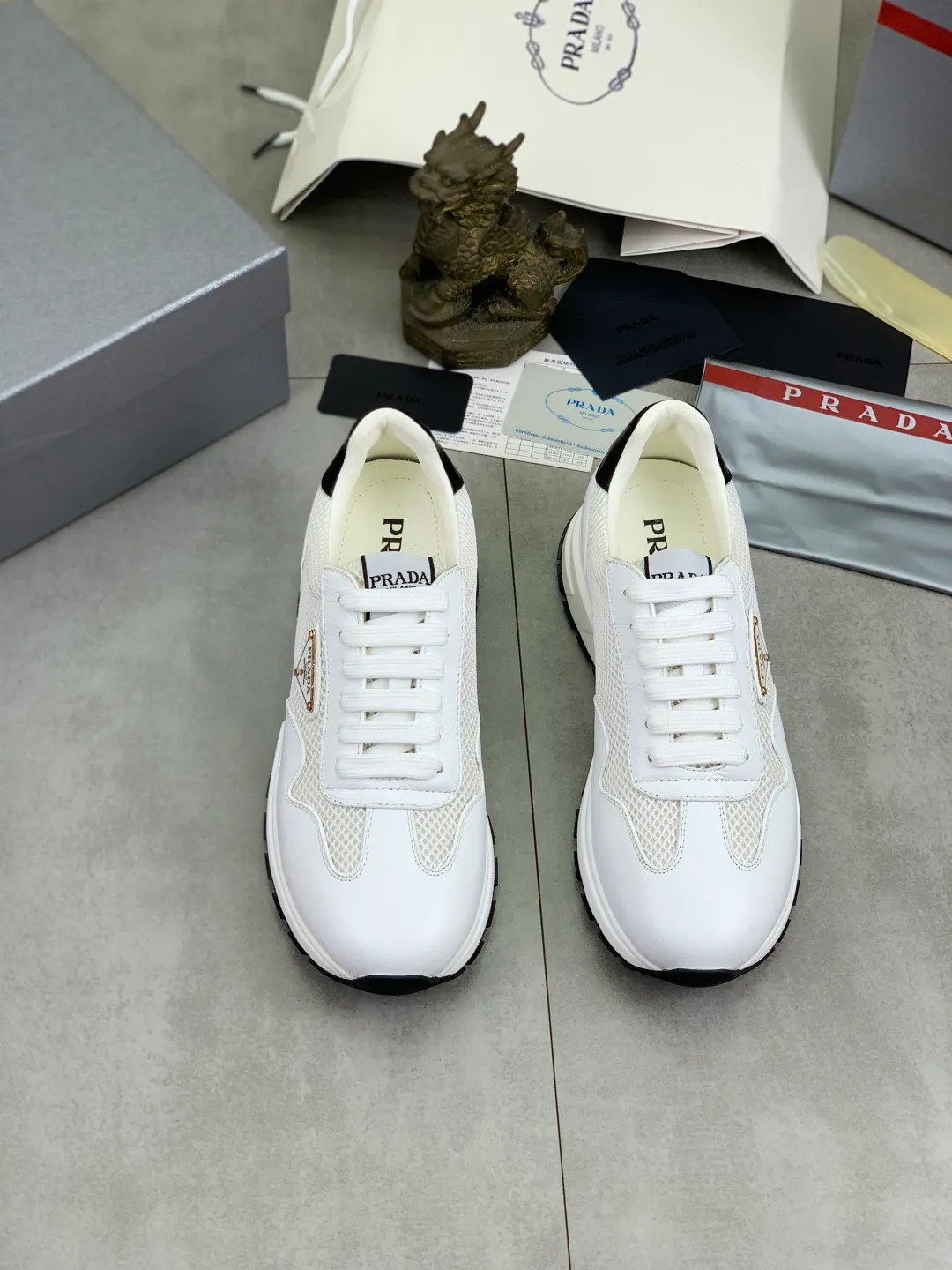 Men's shoes 💰P560💰[New style] popular models are on the official website, 🆘 Trendy brand (Prada) mainly promotes popular models, avant-garde and versatile fashion men's shoes private version mold opening, cowhide surface splicing 1:1.. Fashionable and simple, original imported cowhide lining cowhide feet; the atmosphere and personality are more fashionable, eye-catching and pursuing class. It will subvert the old idea and be a must-have for fashionistas with you! Must keep it for yourself! Tall and comfortable, large and low, high-end quality workmanship. Number of yards: 38-45 4️⃣optional.